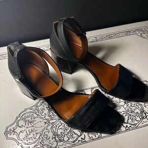 Elegant Black Women's Sandals Leather Block Heel Size 9 Open Toe